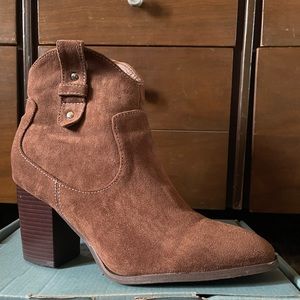 Women’s heeled booties